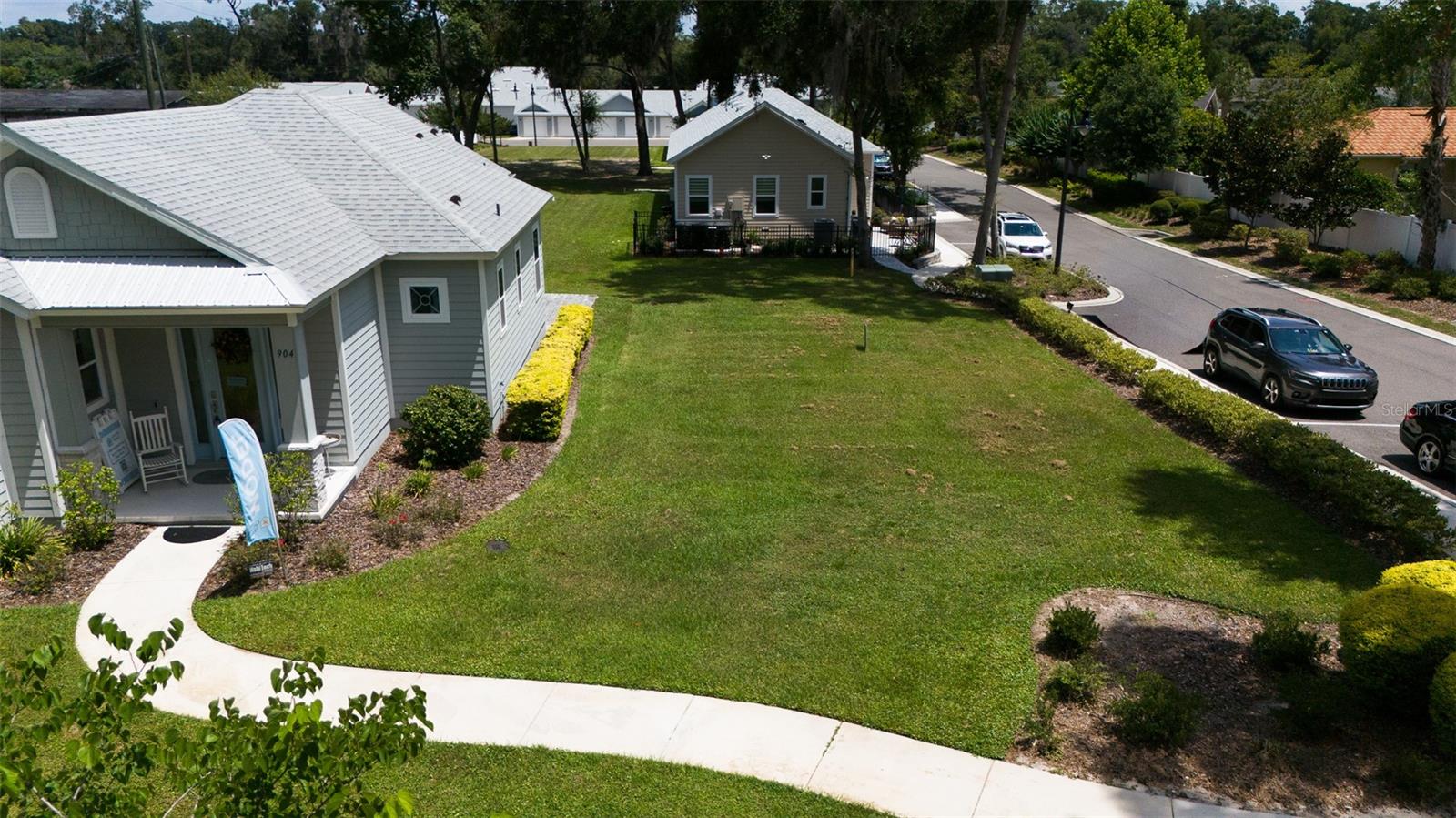 AZALEA WALK/PLYMOUTH - Residential