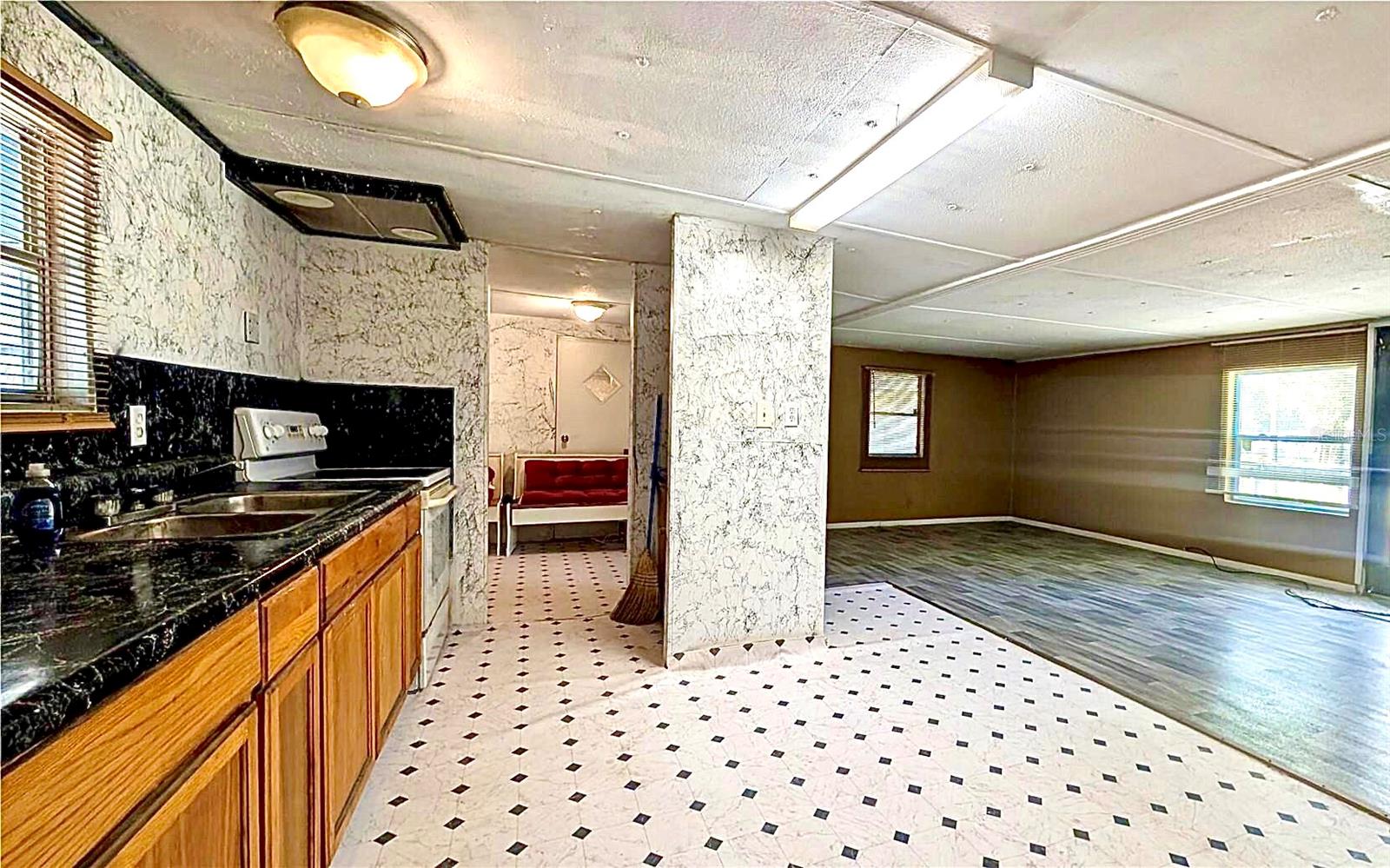 LAKE GEORGE MANOR - Residential