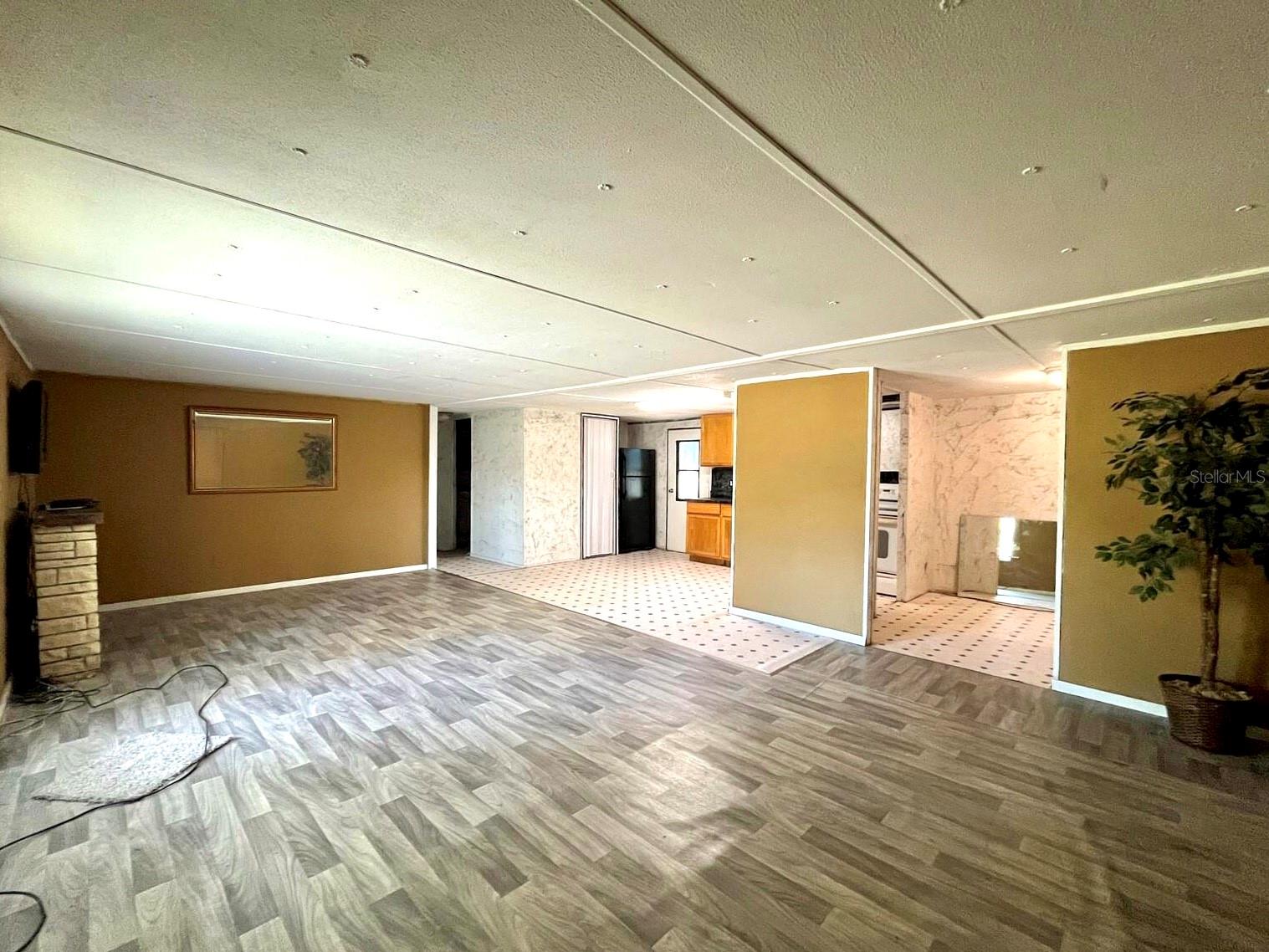 LAKE GEORGE MANOR - Residential