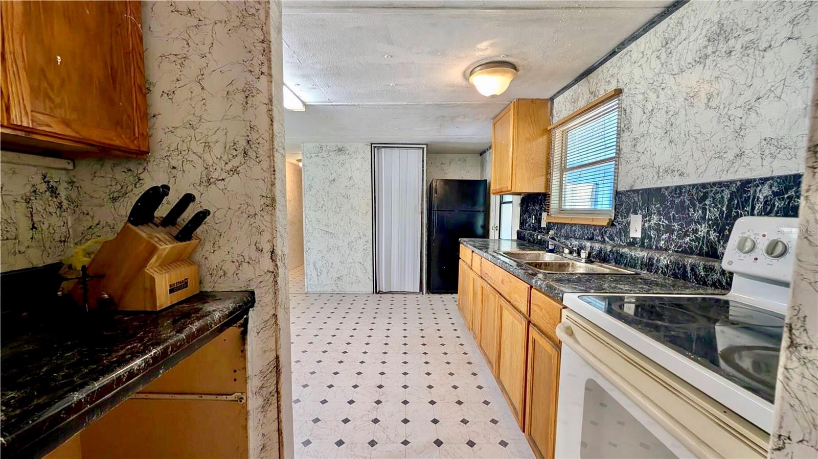 LAKE GEORGE MANOR - Residential