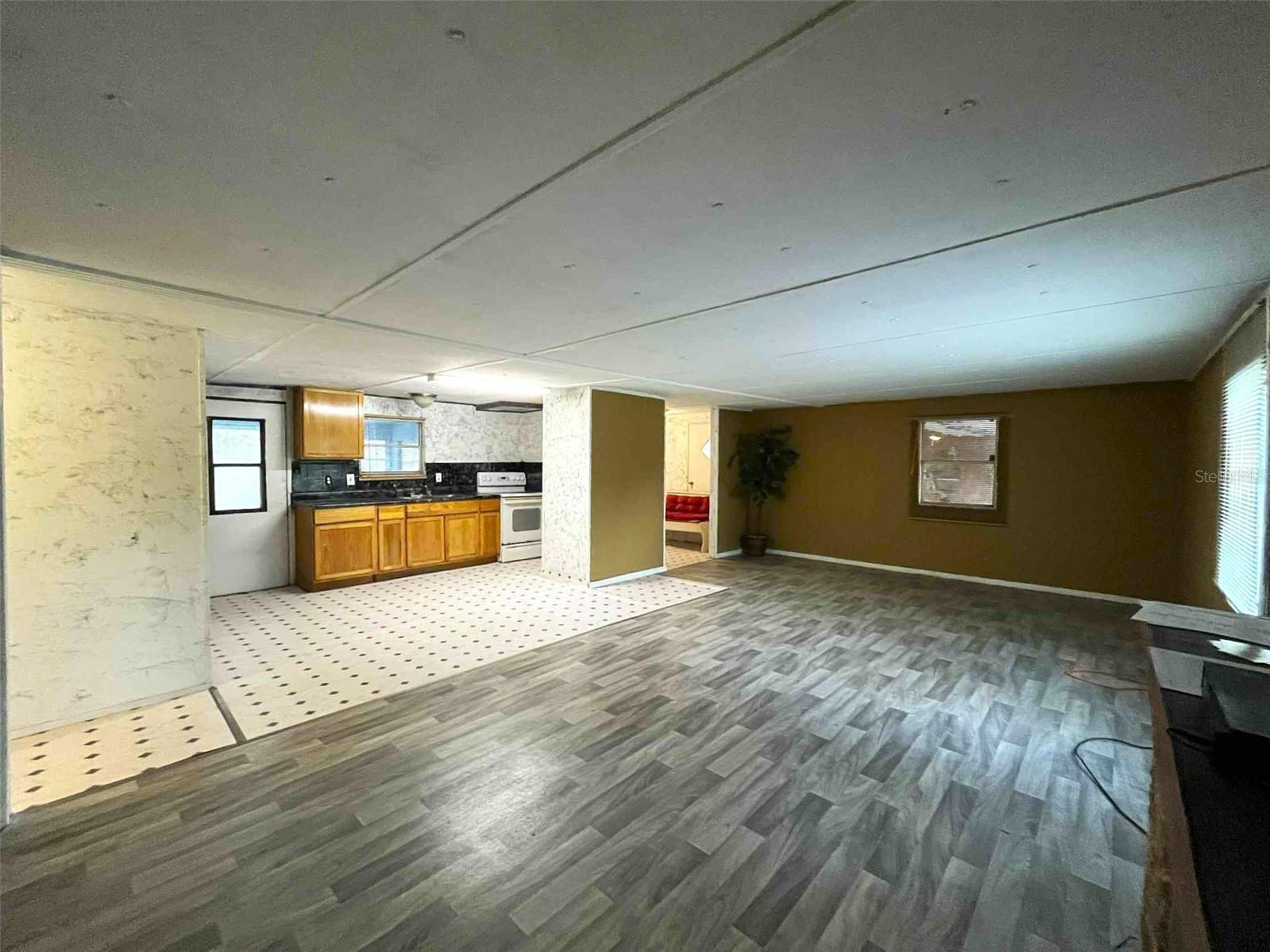 LAKE GEORGE MANOR - Residential