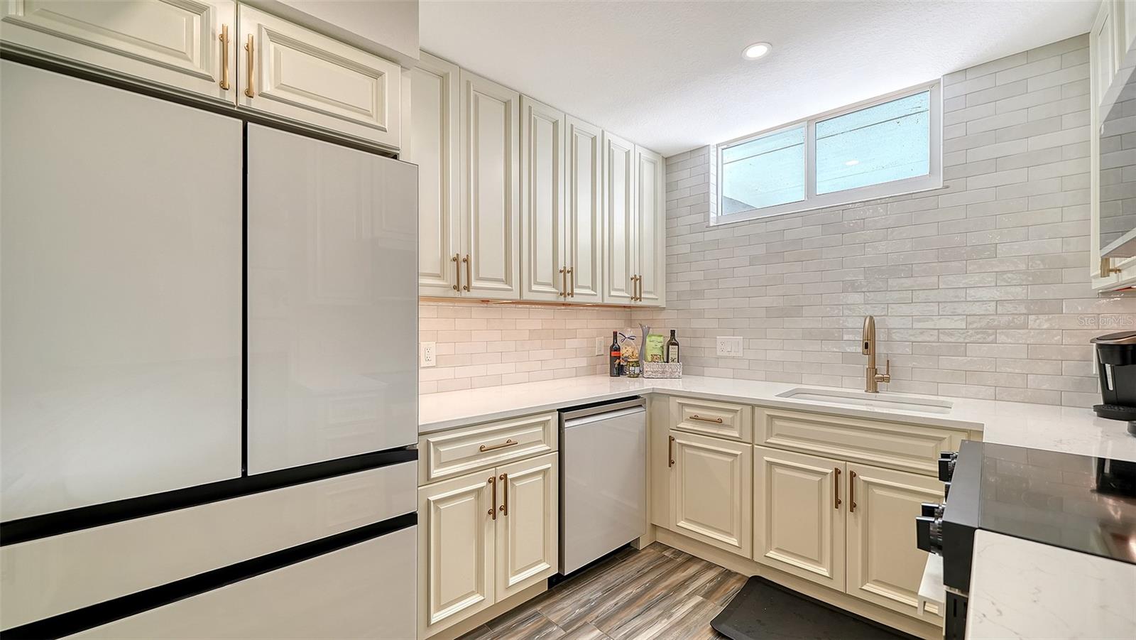 SANDS POINT - Residential