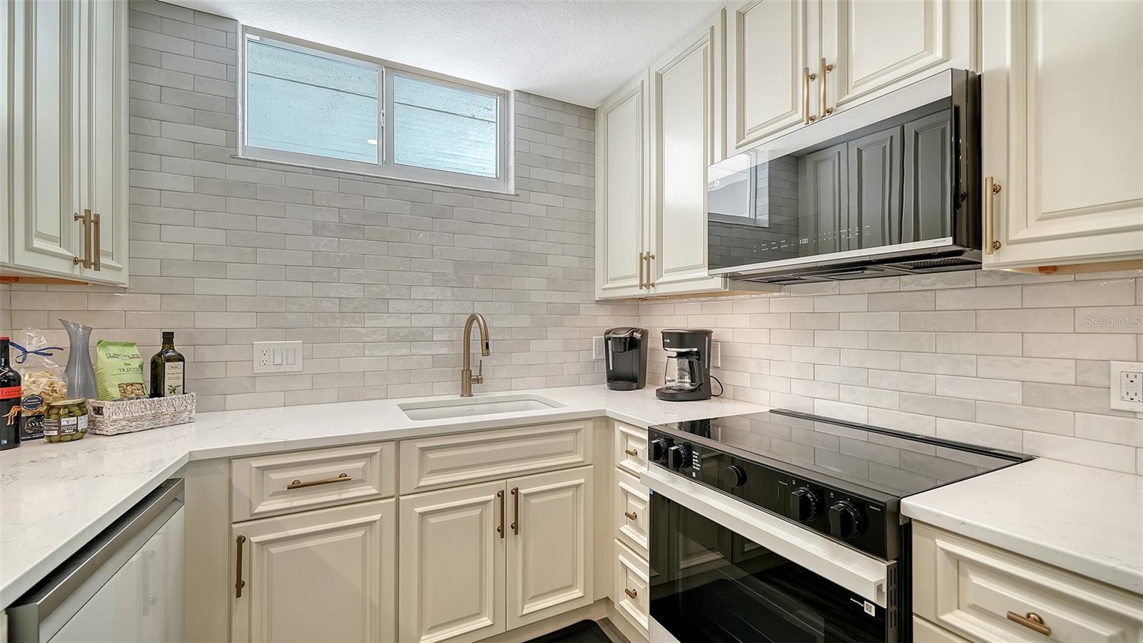 SANDS POINT - Residential