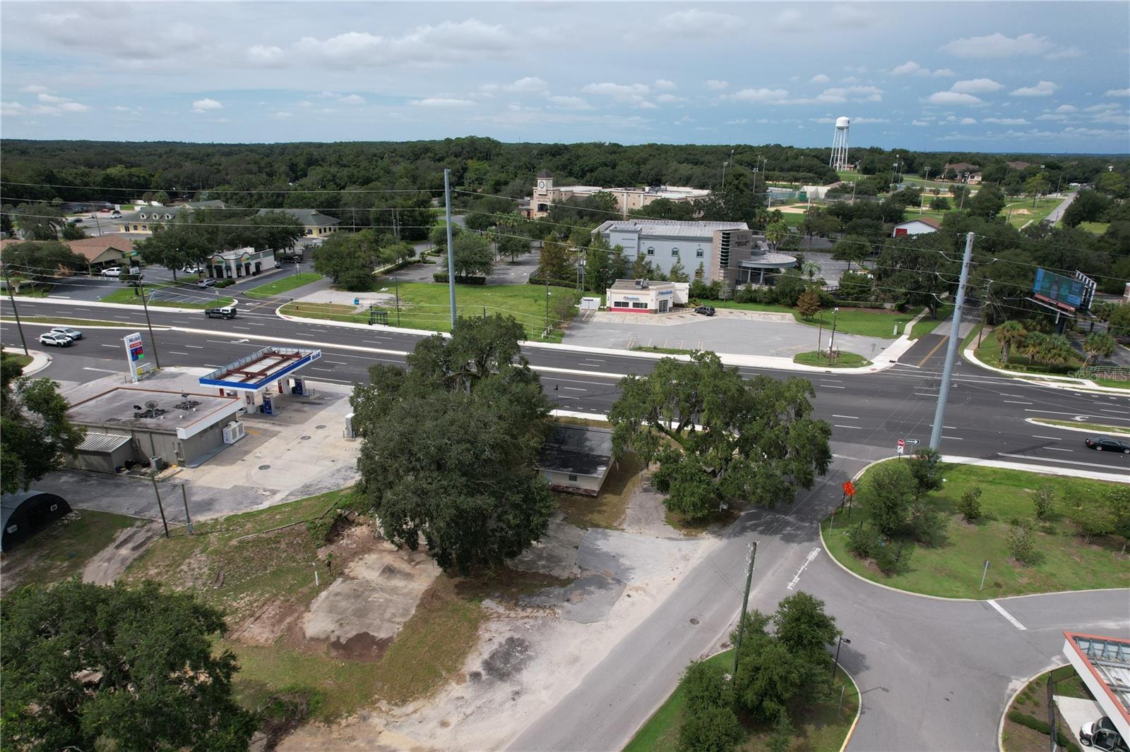 LADY LAKE - Commercial Sale