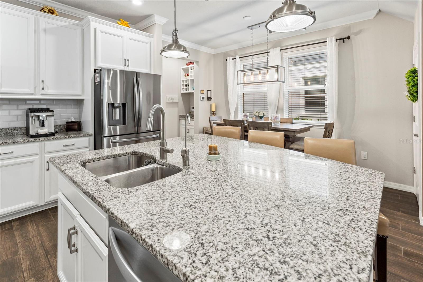 KEMERTON PLACE - Residential Lease