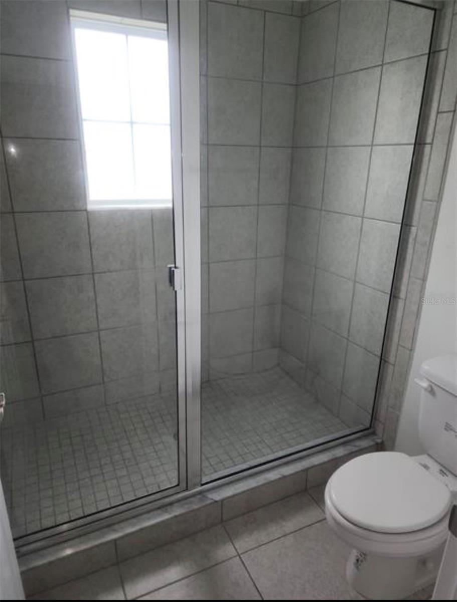 HOLLYGROVE VILLAGE - Residential Lease
