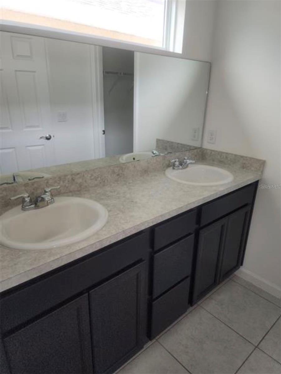 HOLLYGROVE VILLAGE - Residential Lease