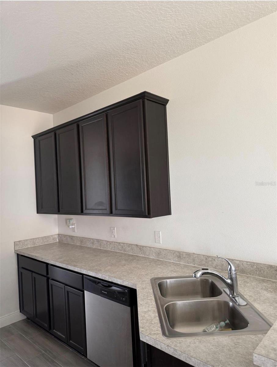 HOLLYGROVE VILLAGE - Residential Lease