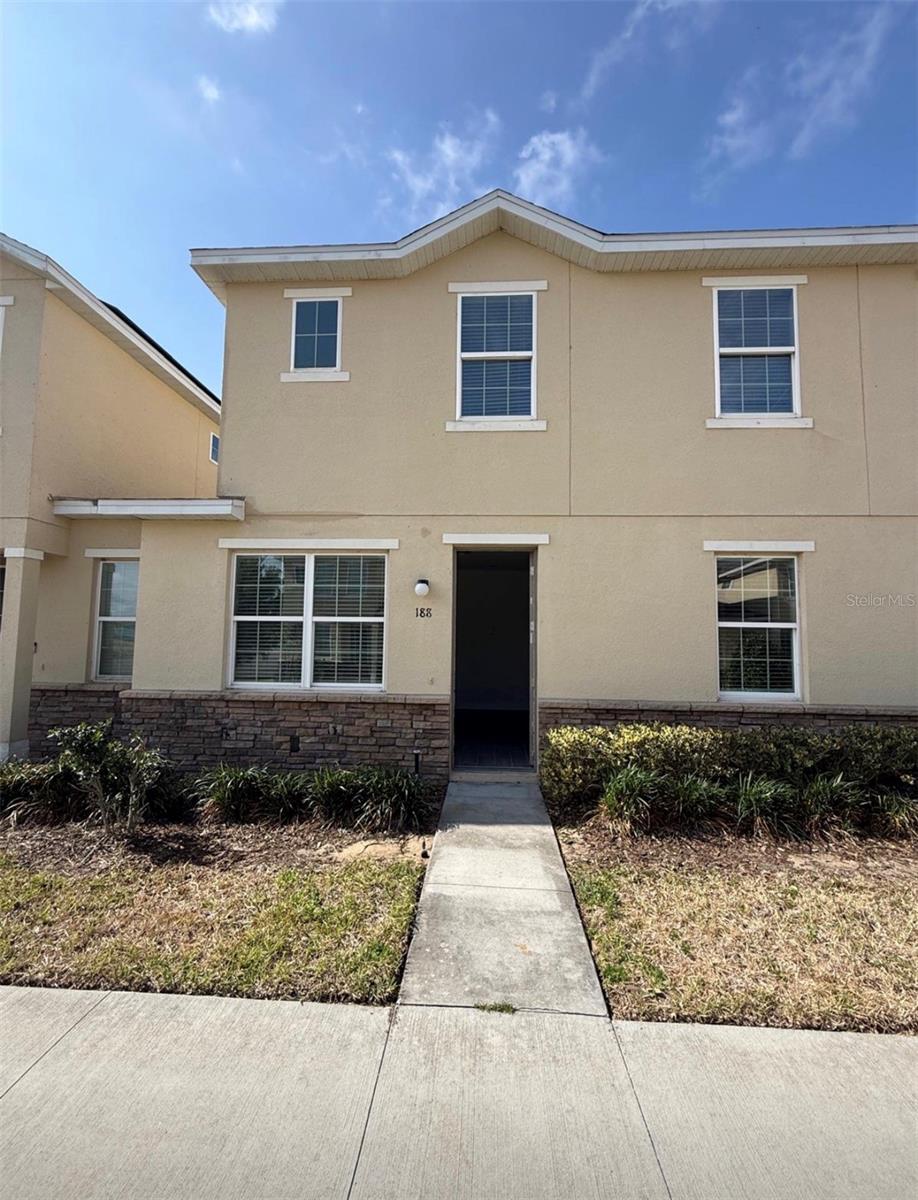 HOLLYGROVE VILLAGE - Residential Lease