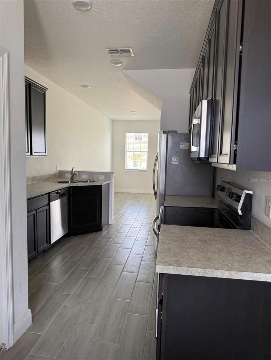 HOLLYGROVE VILLAGE - Residential Lease