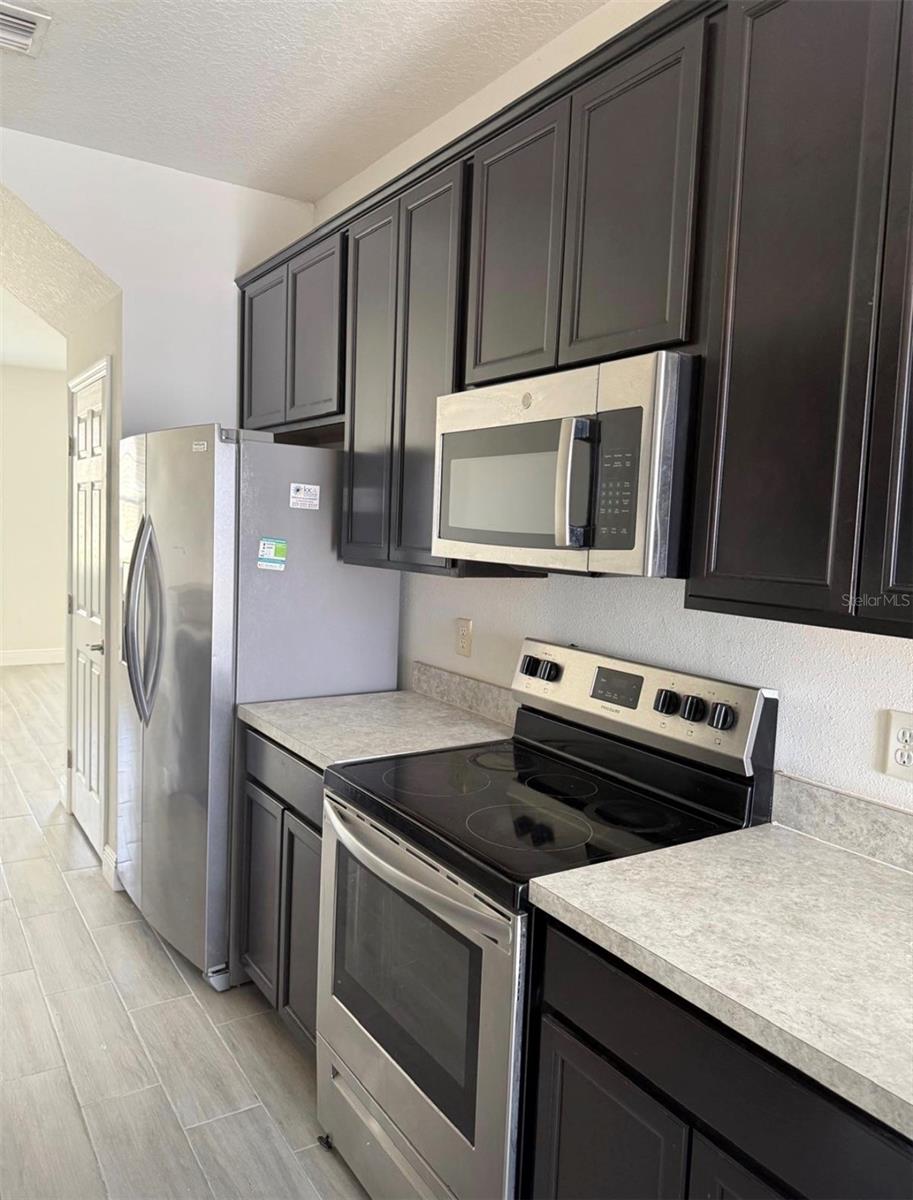 HOLLYGROVE VILLAGE - Residential Lease