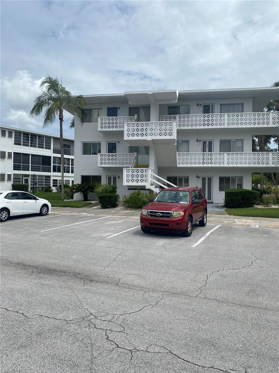 BEAUTIFUL SEMINOLE GARDENS IN PINELLAS COUNTY.  MOVE IN READY. TWO BEDROOM , TWO BATH LOCATED IN A 55+ COMMUNITY. LOCATED ON THE THIRD FLOOR, CORNER UNIT IN AN ELEVATOR BUILDING. THIS UNIT OFFERS COMFORT AND CONVENIENCE. HAS LAMINATE FLOORING THRU OUT. UPDATED KITCHEN COUNTER TOPS. NEW WINDOWS ON THE CLOSED IN PORCH AND BEDROOMS. LARGE WALK IN CLOSET IN THE MASTER BEDROOM. TONS OF STORAGE IN THE LARGE KITCHEN. WALKING DISTANCE TO SEMINOLE SHOPPING CENTER. RETAIL STORES AND MANY RESTURANTS. INCLUDING A MOVIE THEATER.  SHUTTLE BUS FOR RESIDENTS WHO DO NOT DRIVE. MINUTES TO THE BEACHES. CLOSE TO TWO MAJOR AIRPORTS. PROPERTY IS LOCATED IN A NON FLOOD AND NON EVACUATION ZONE. ENJOY SOCIAL EVENTS AT THE CLUB HOUSE YEAR ROUND. SWIM IN THE HEATED POOL OR RELAX IN THE HOT TUB OR SAUNA. CALL TODAY FOR YOUR SHOWING . THIS WOULD BE A GREAT YEAR ROUND HOME OR WINTER VACATION HOME.