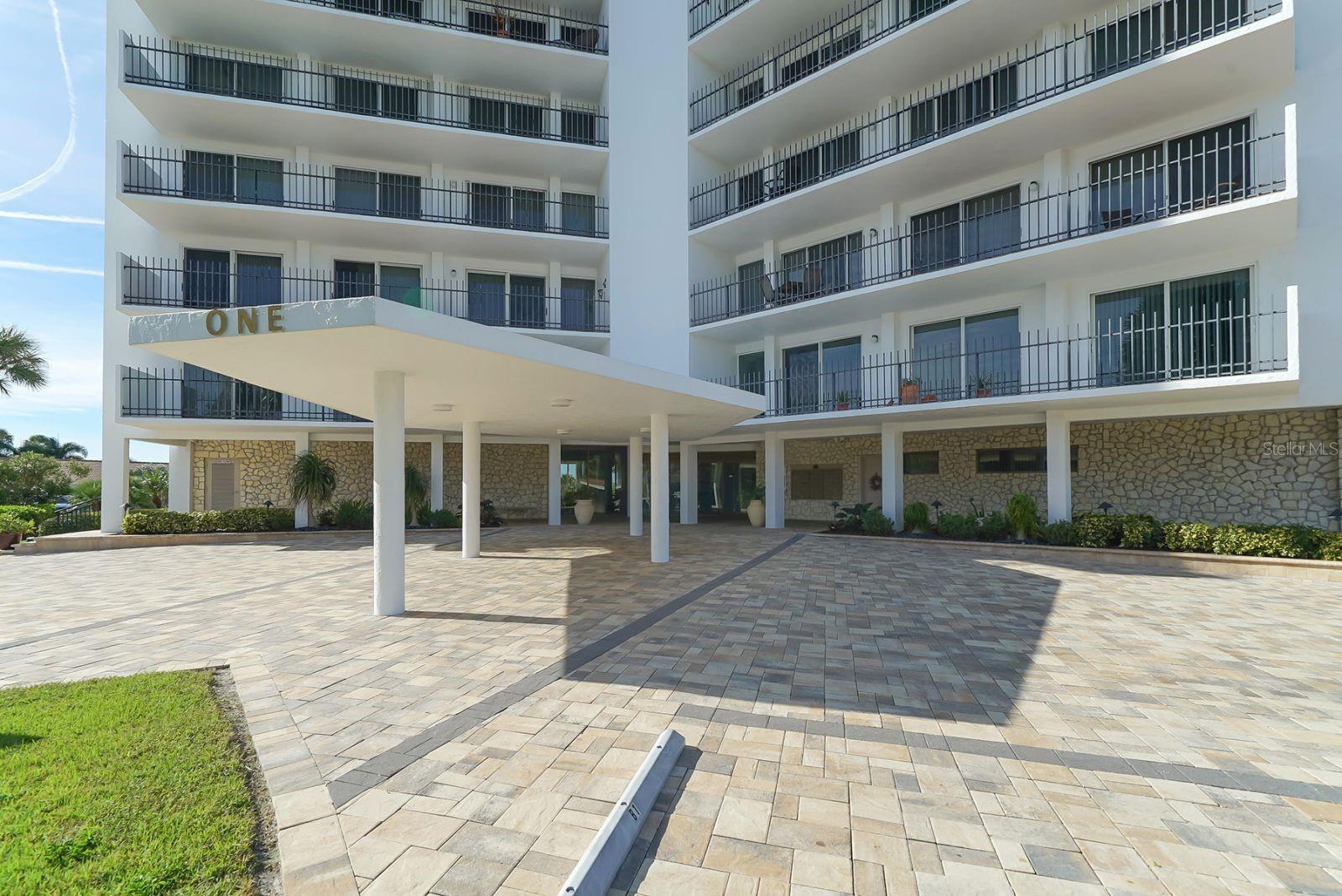 ST ARMANDS TOWERS NORTH - Residential