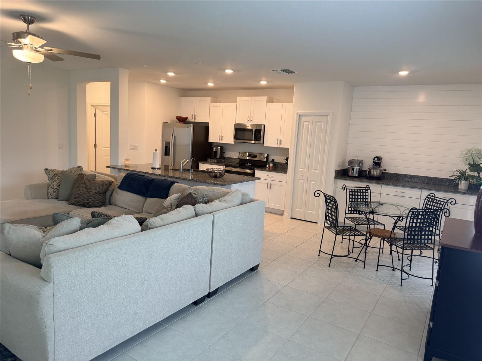 ABBOTT SQUARE PH 1B - Residential Lease
