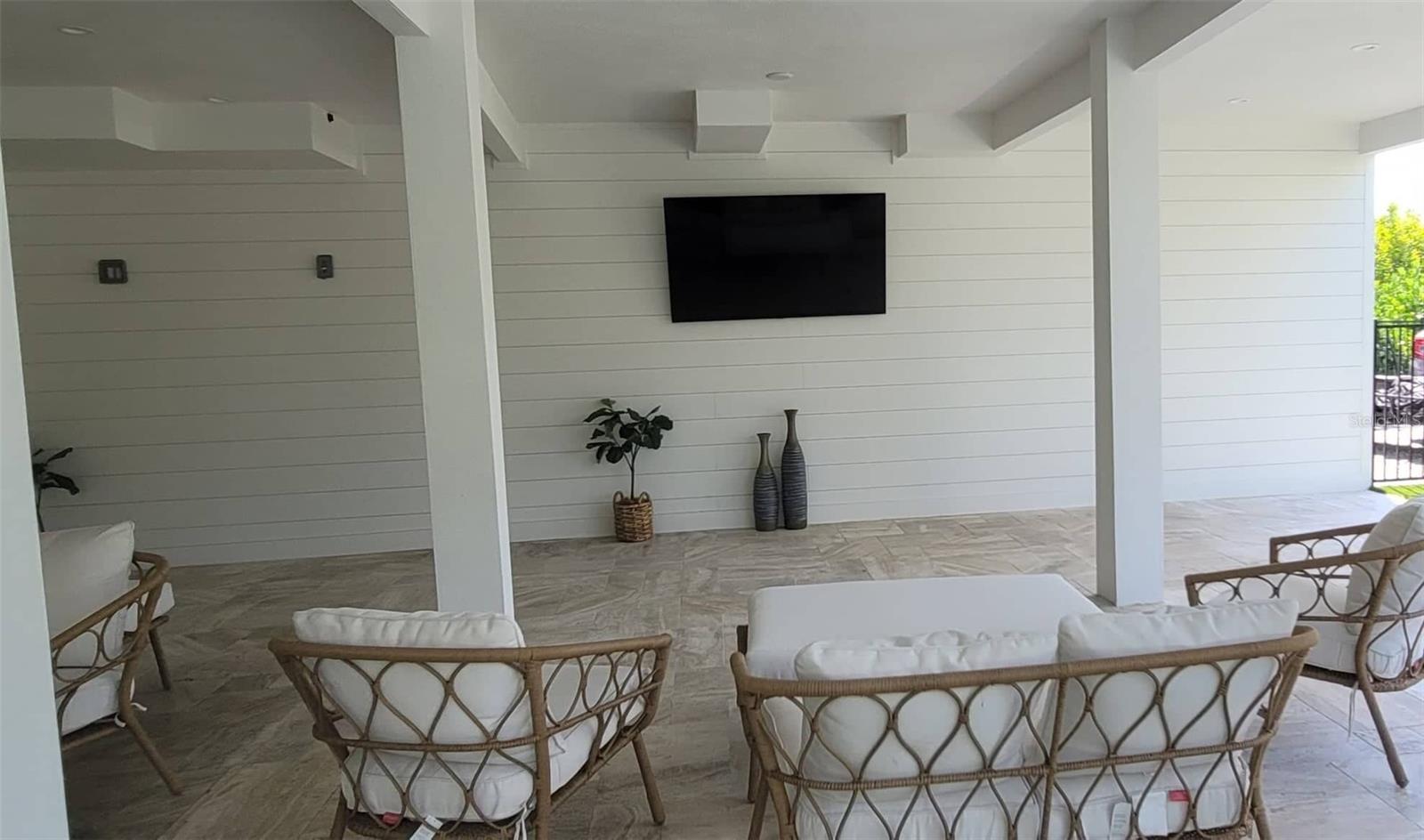 LUANA ISLES - Residential