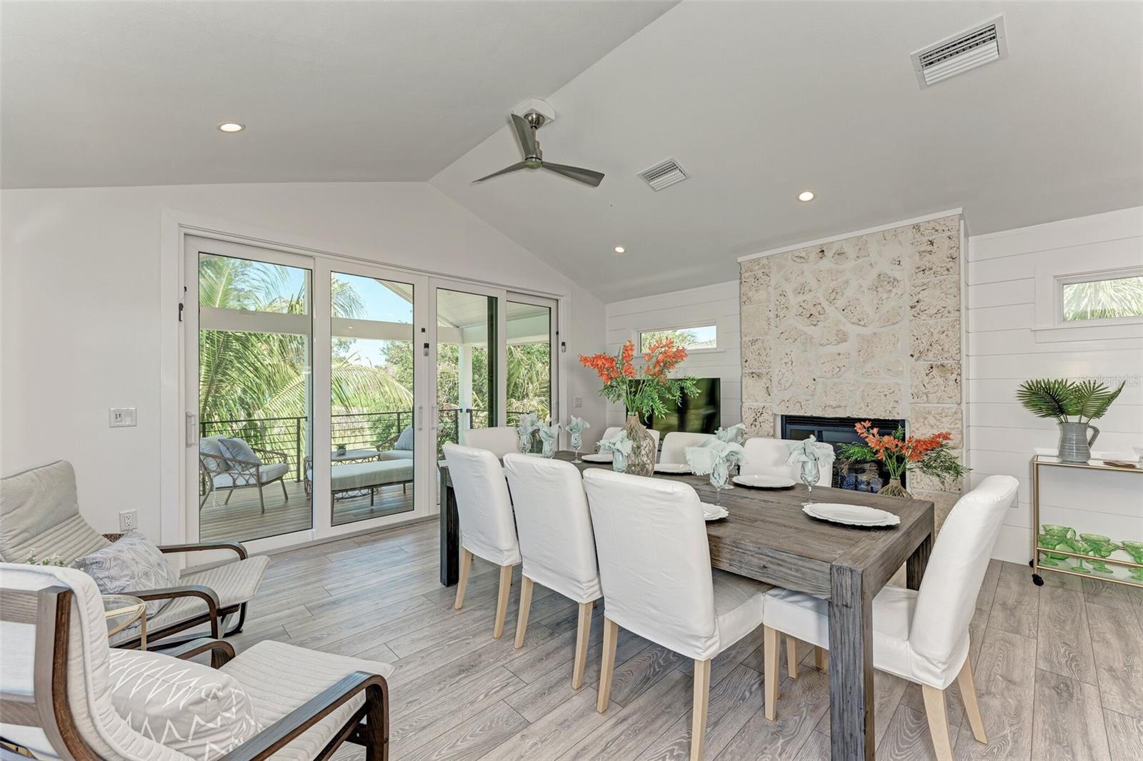 LUANA ISLES - Residential