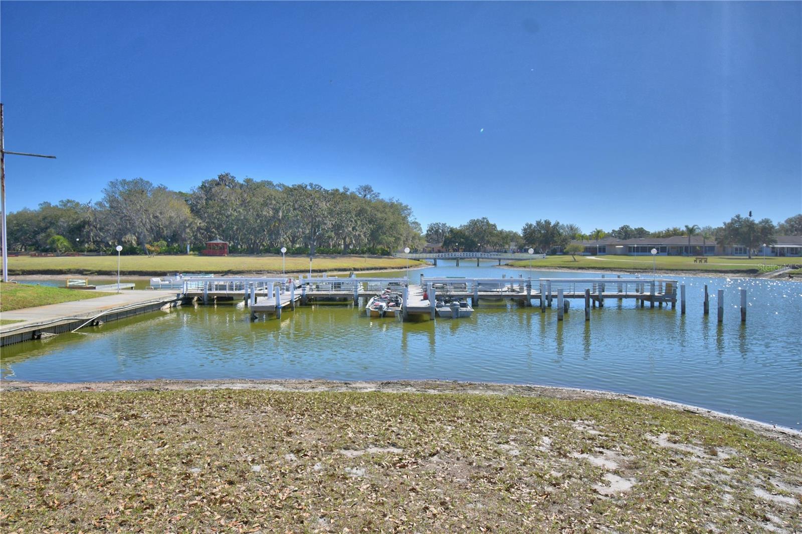 LAKESHORE CLUB - Residential