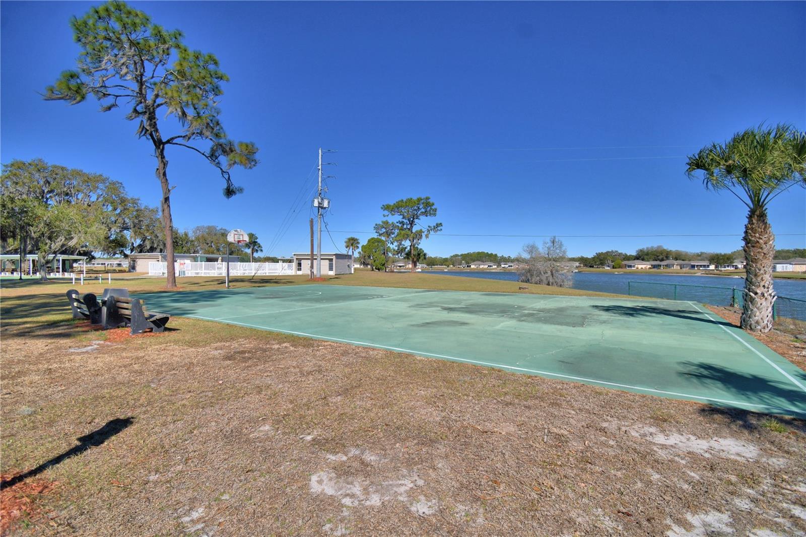 LAKESHORE CLUB - Residential