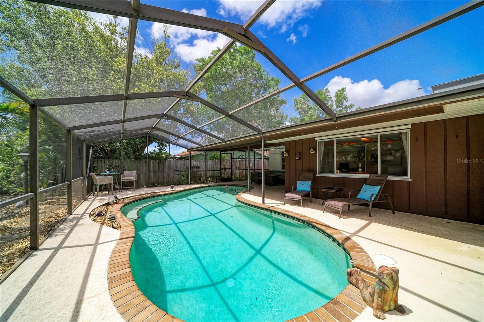 GLEN OAKS CNTRY CLUB ESTATES - Residential