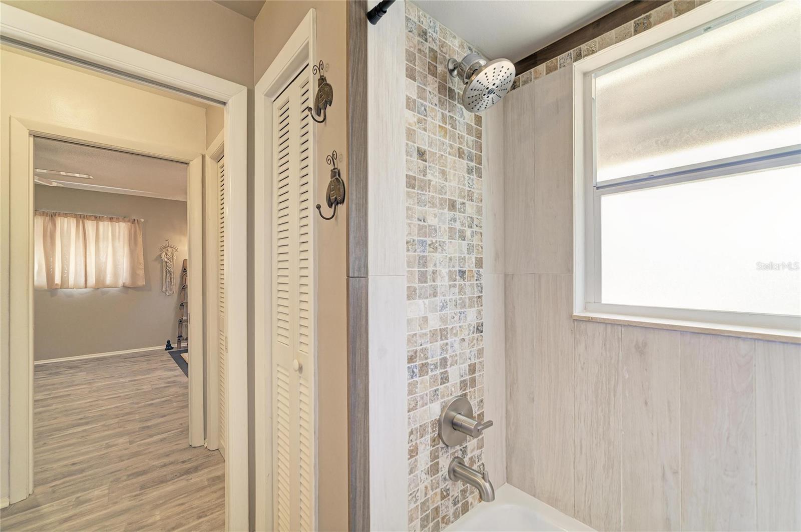 GLEN OAKS CNTRY CLUB ESTATES - Residential