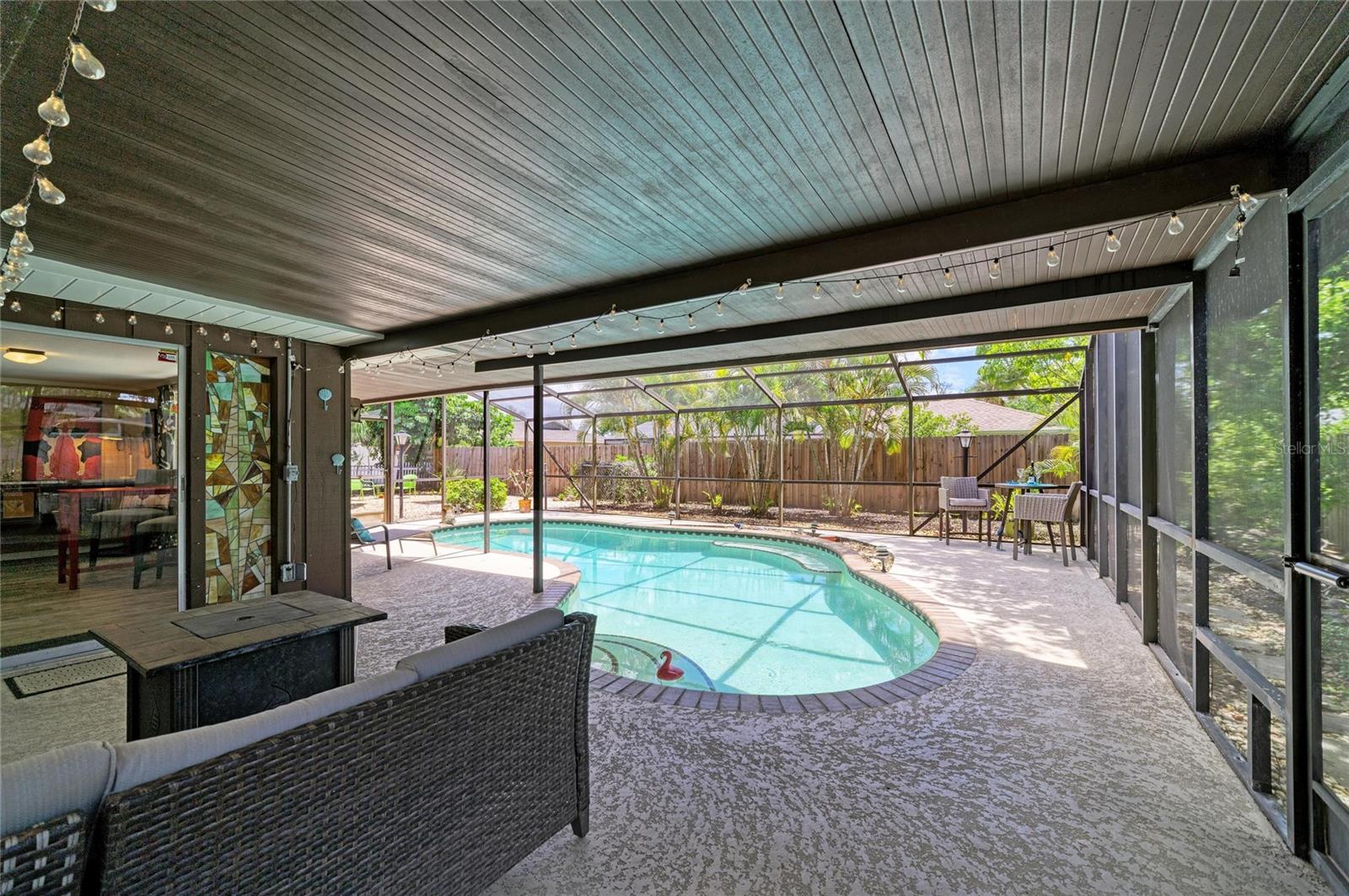 GLEN OAKS CNTRY CLUB ESTATES - Residential