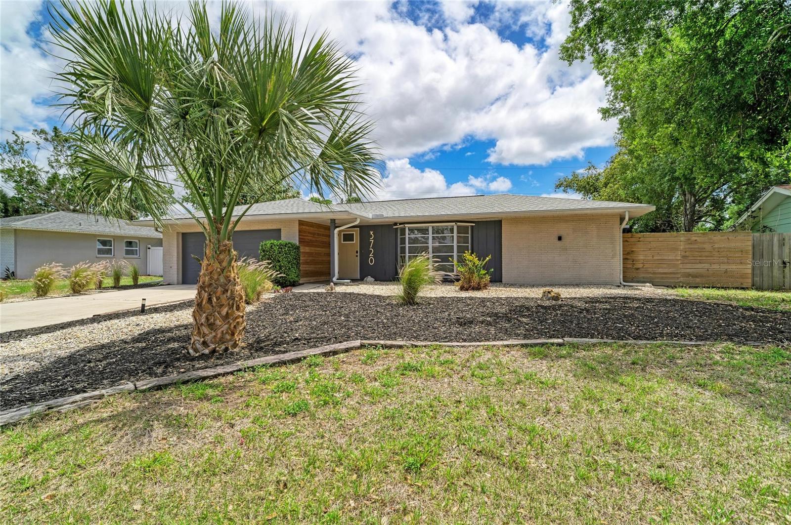 GLEN OAKS CNTRY CLUB ESTATES - Residential