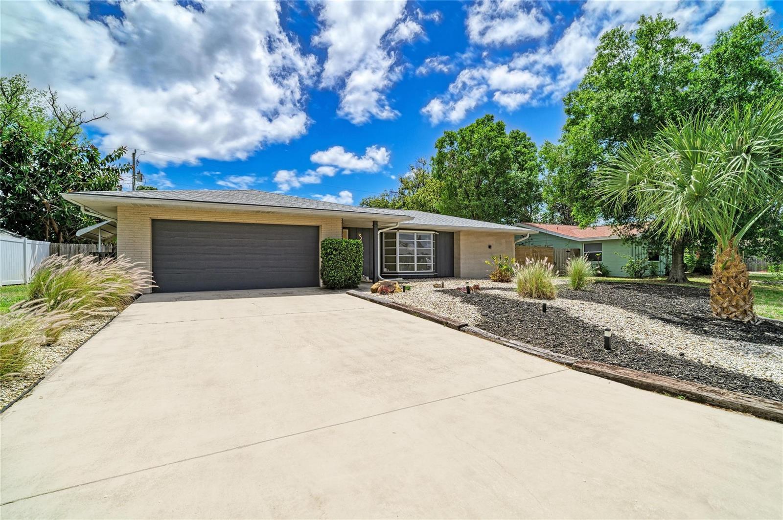 GLEN OAKS CNTRY CLUB ESTATES - Residential