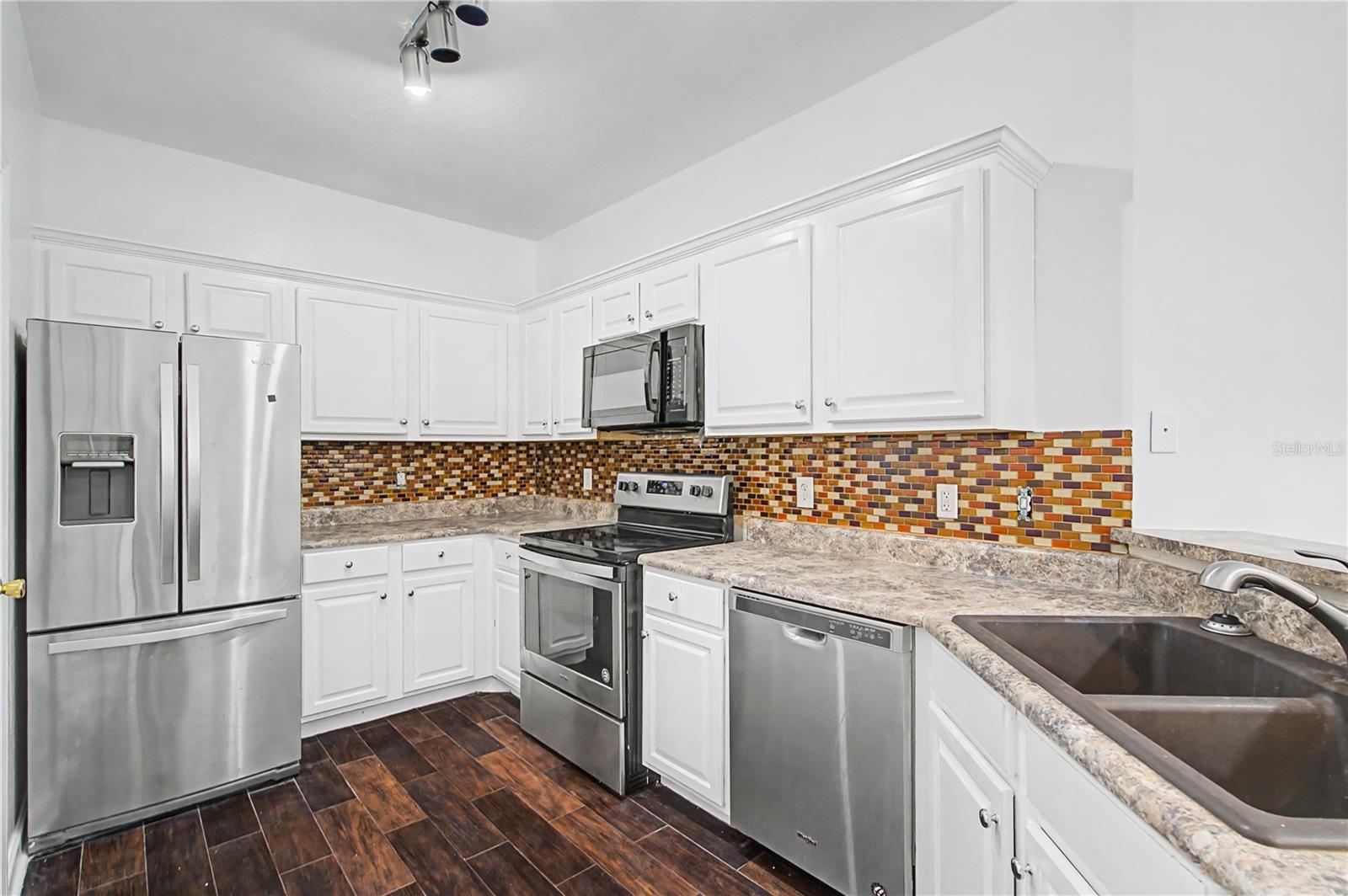 THE VILLAS CONDO - Residential