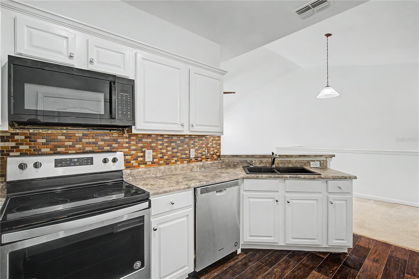 THE VILLAS CONDO - Residential
