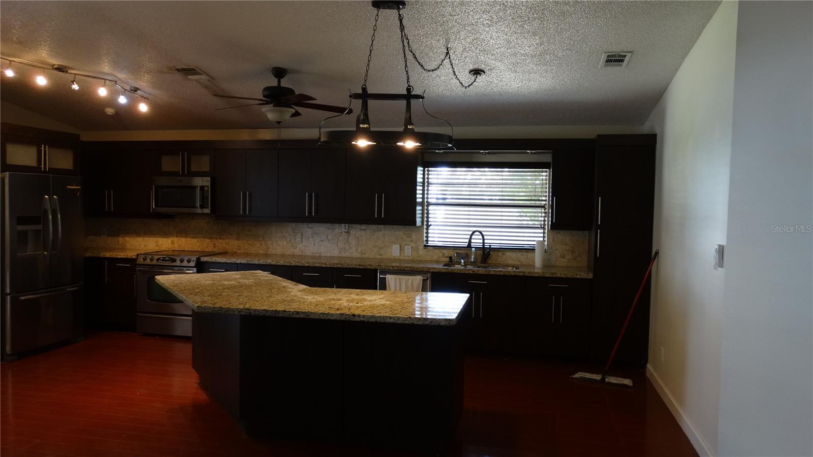 SKY LAKE SOUTH 07 PH 01 - Residential Lease