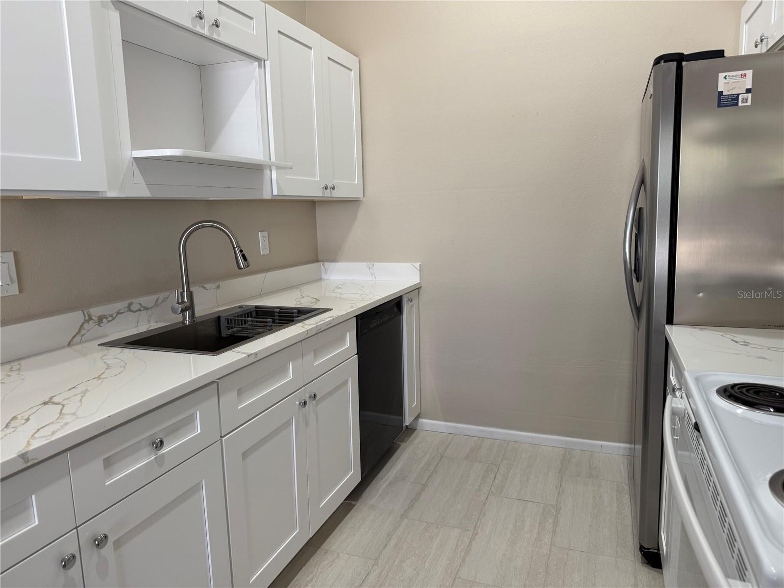 THE VILLAS OF LAKESIDE SOUTH - Residential Lease