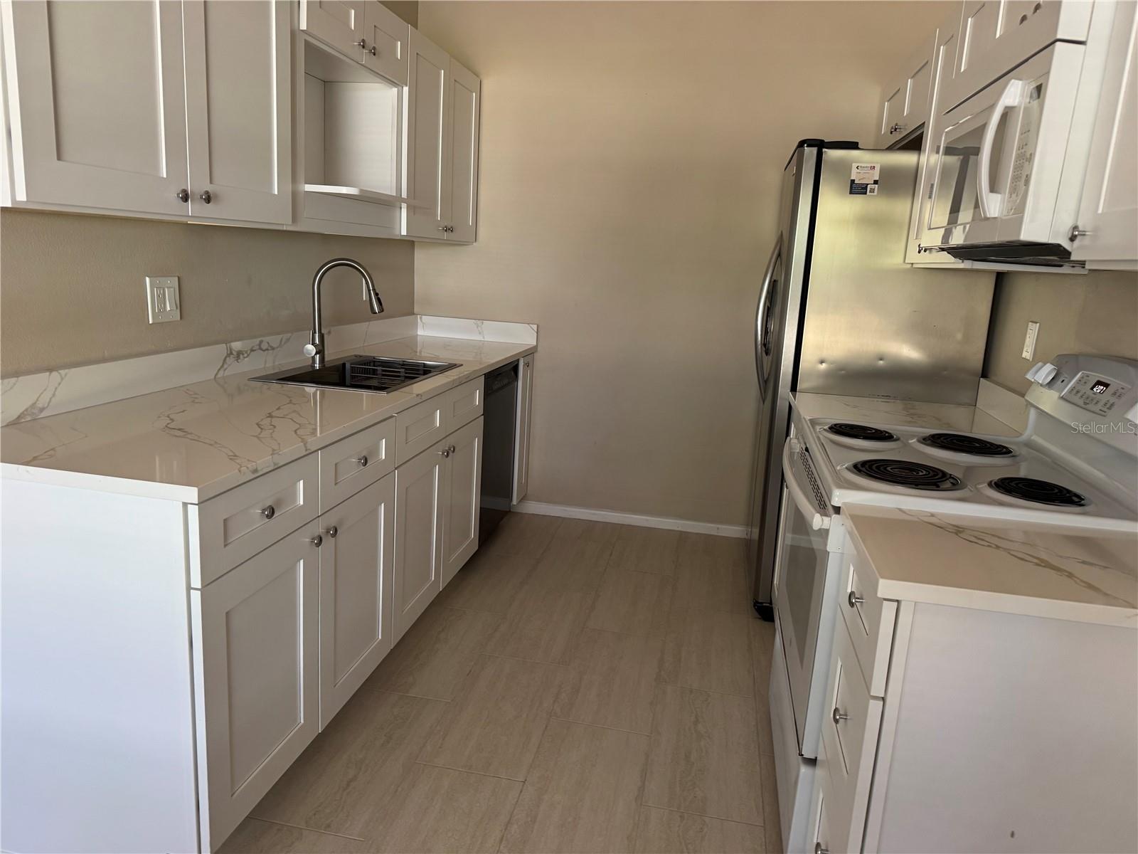 THE VILLAS OF LAKESIDE SOUTH - Residential Lease
