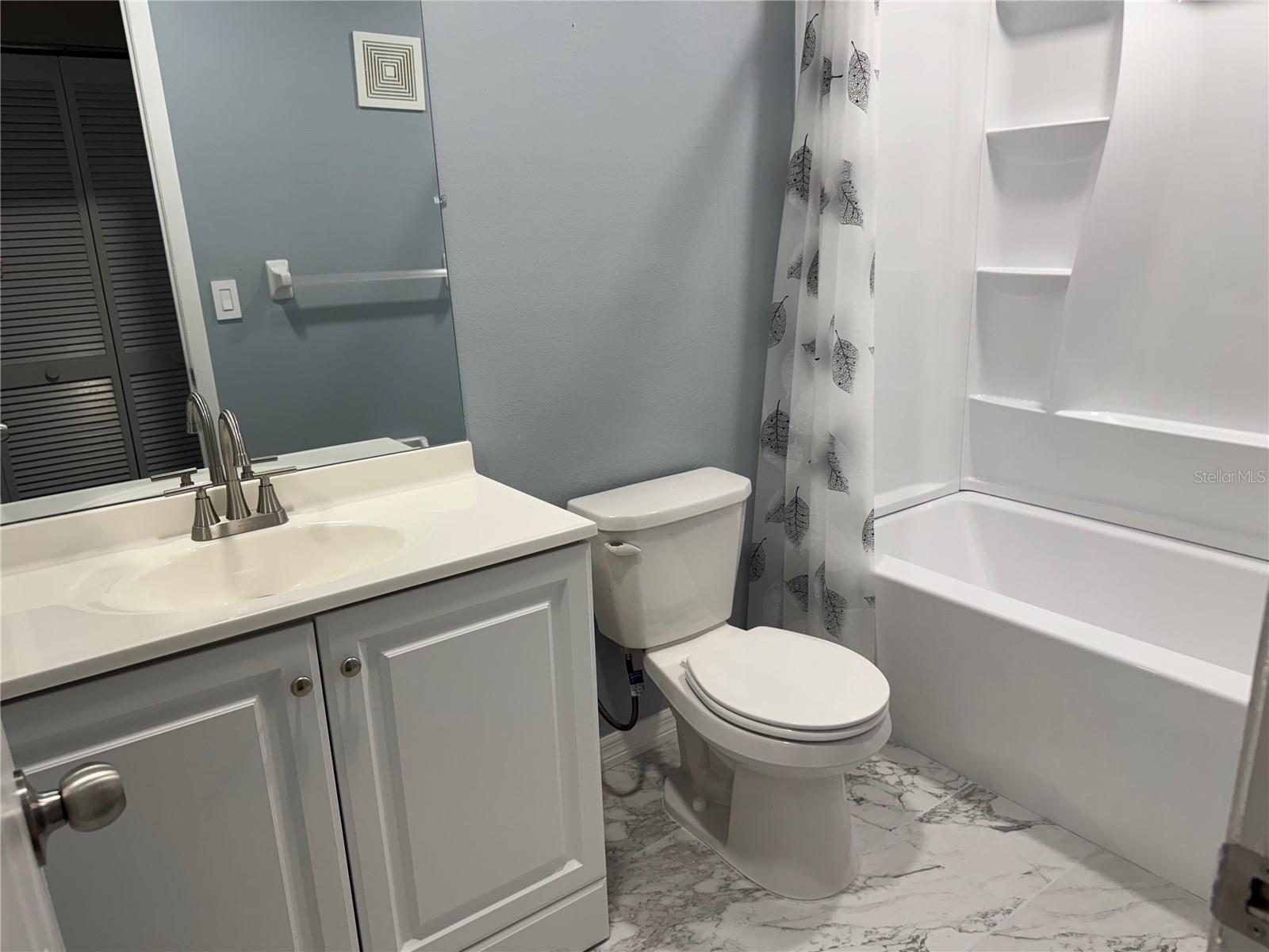 THE VILLAS OF LAKESIDE SOUTH - Residential Lease