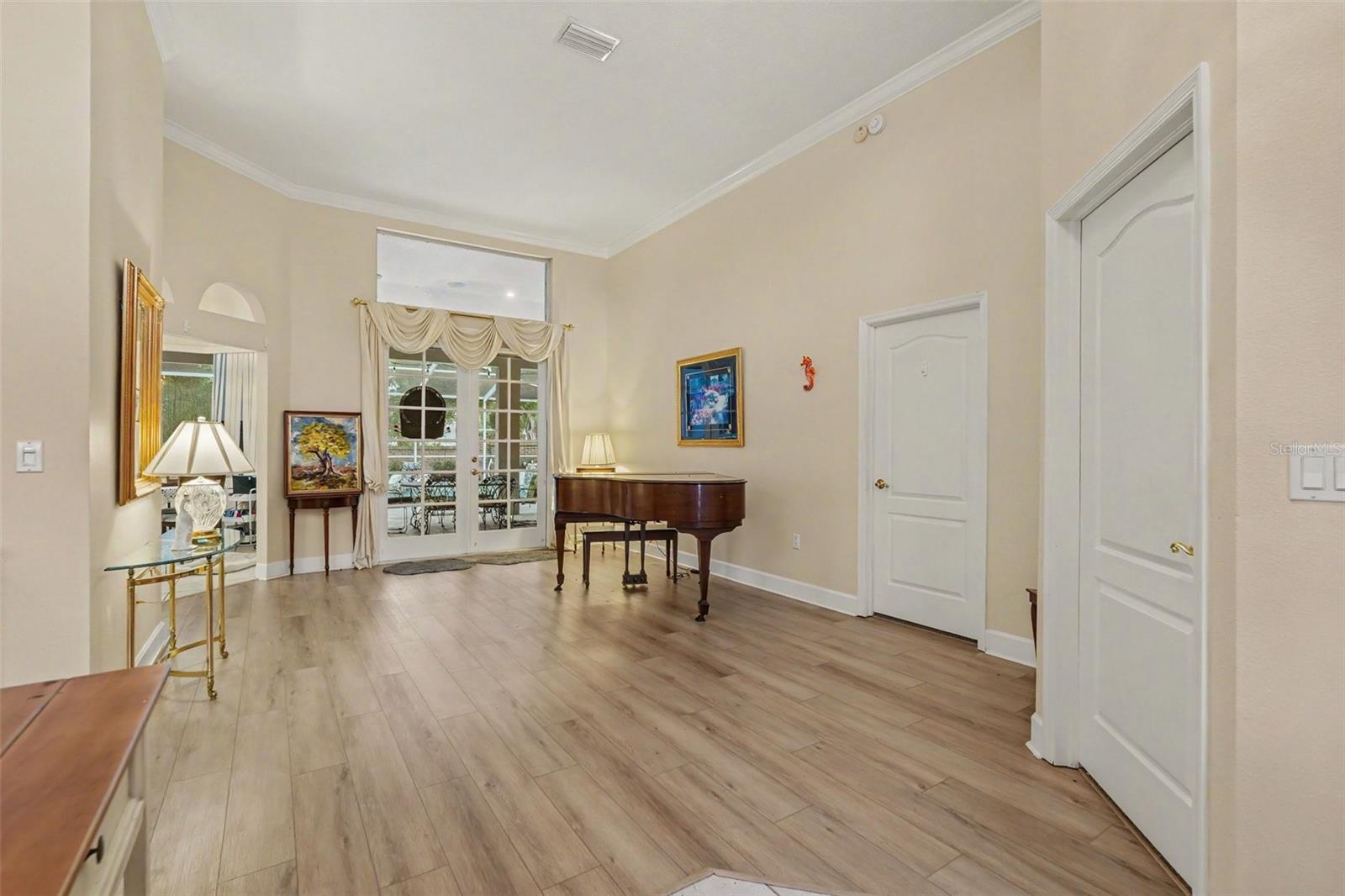 HOLLINGTON OAKS - Residential Lease