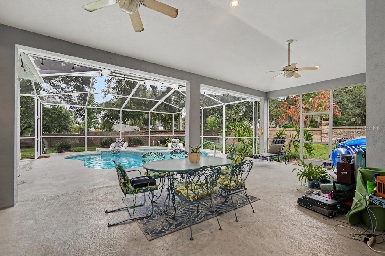 HOLLINGTON OAKS - Residential Lease