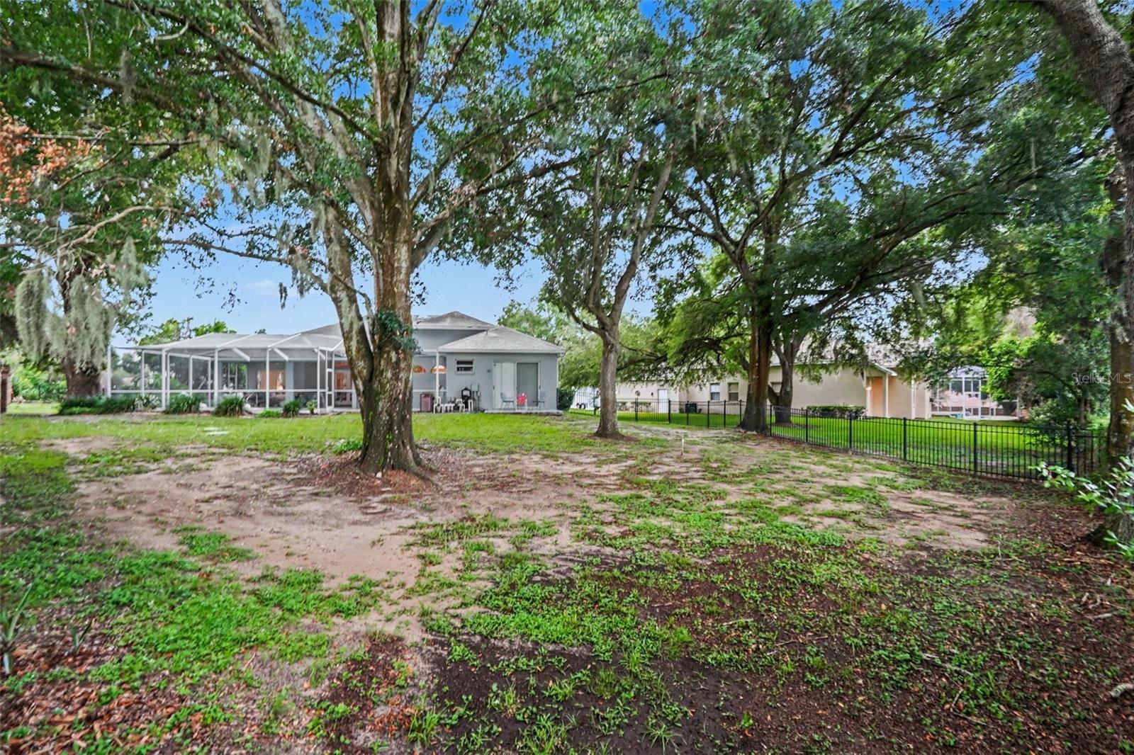 HOLLINGTON OAKS - Residential Lease