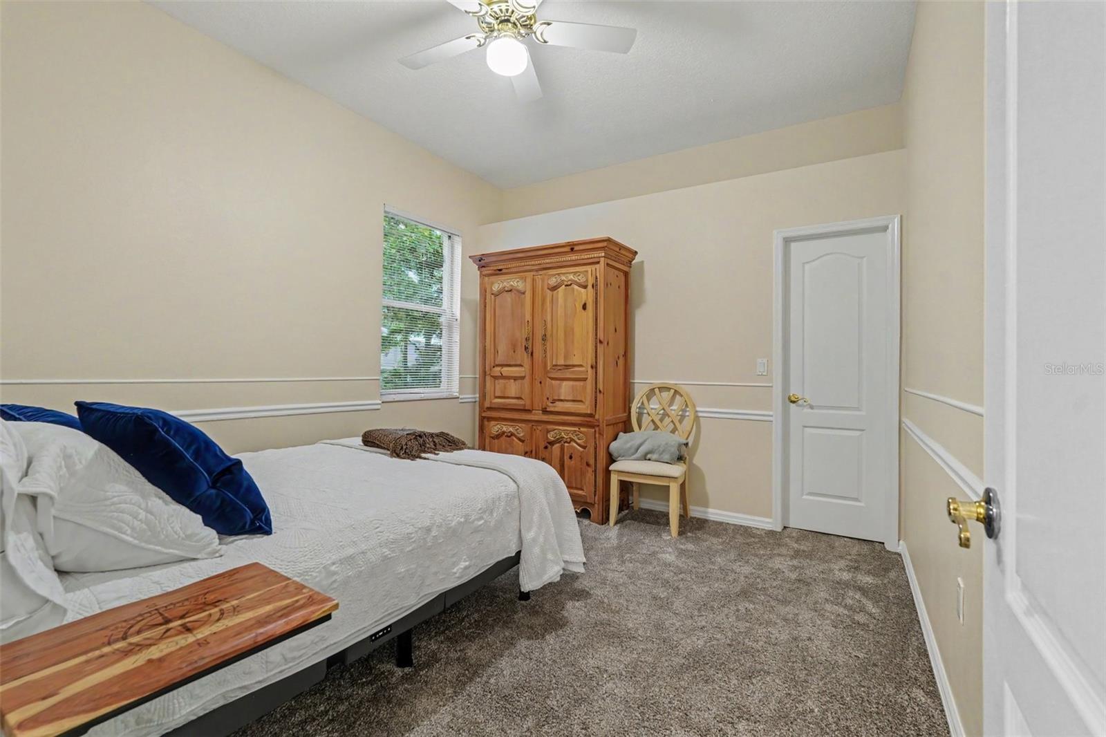 HOLLINGTON OAKS - Residential Lease