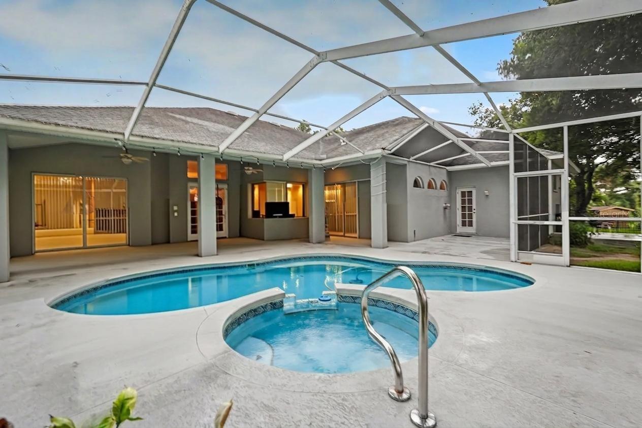 HOLLINGTON OAKS - Residential Lease
