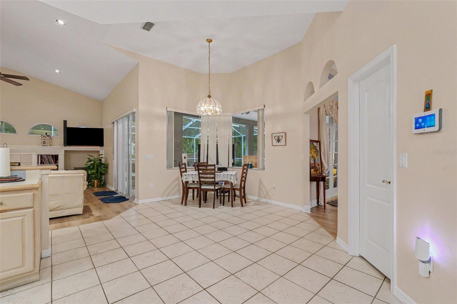 HOLLINGTON OAKS - Residential Lease