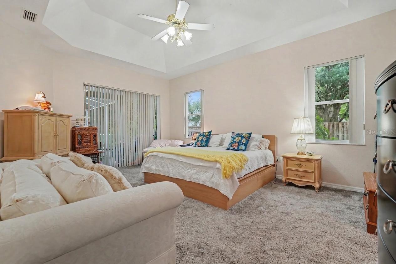 HOLLINGTON OAKS - Residential Lease