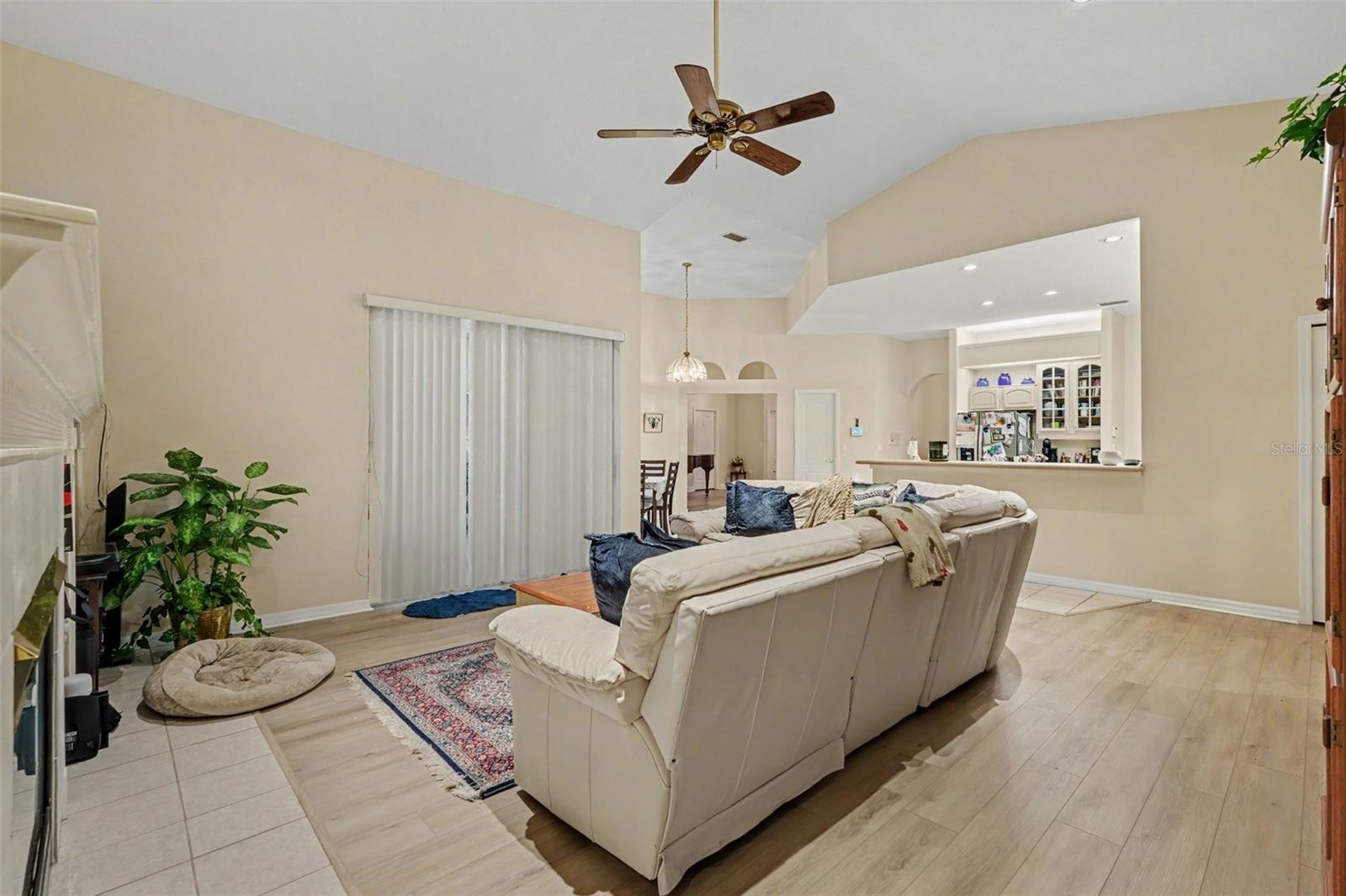 HOLLINGTON OAKS - Residential Lease