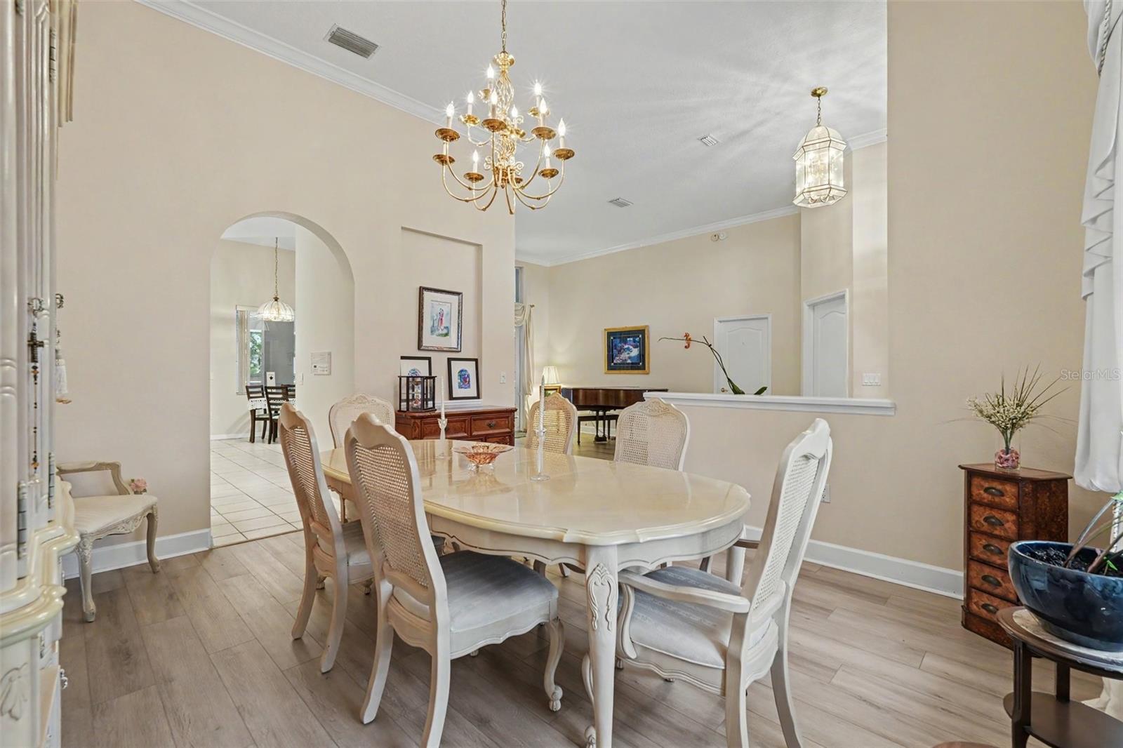 HOLLINGTON OAKS - Residential Lease