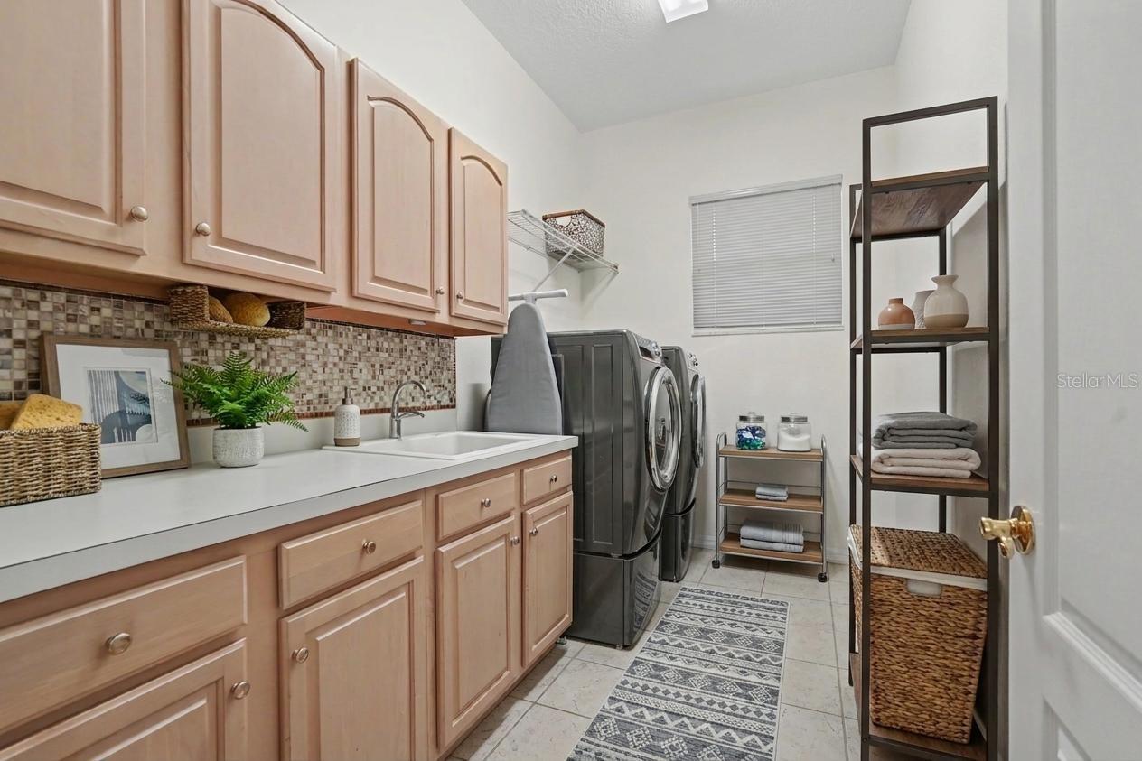 HOLLINGTON OAKS - Residential Lease