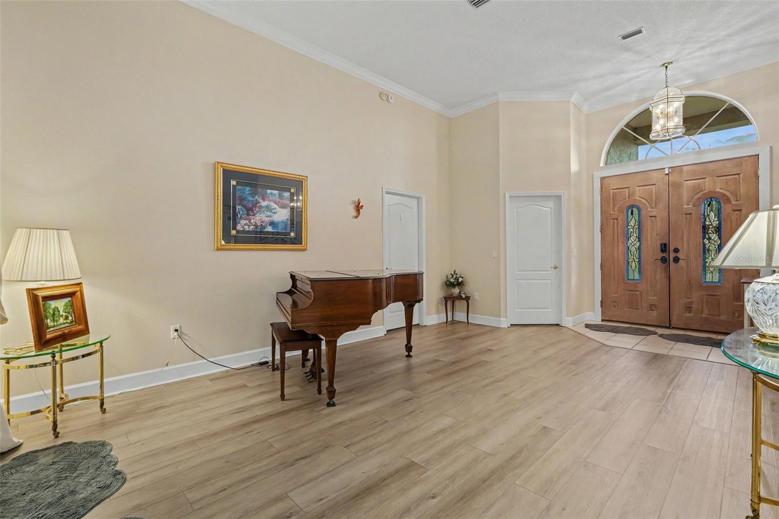 HOLLINGTON OAKS - Residential Lease