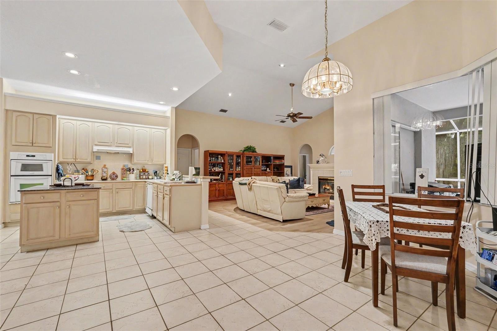 HOLLINGTON OAKS - Residential Lease