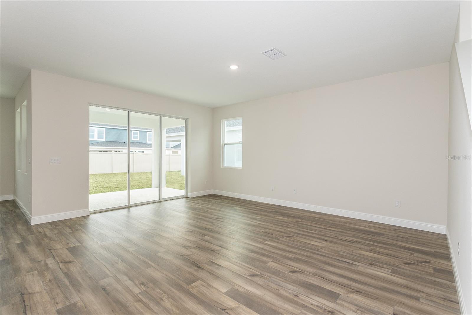 PASADENA WOODS - Residential