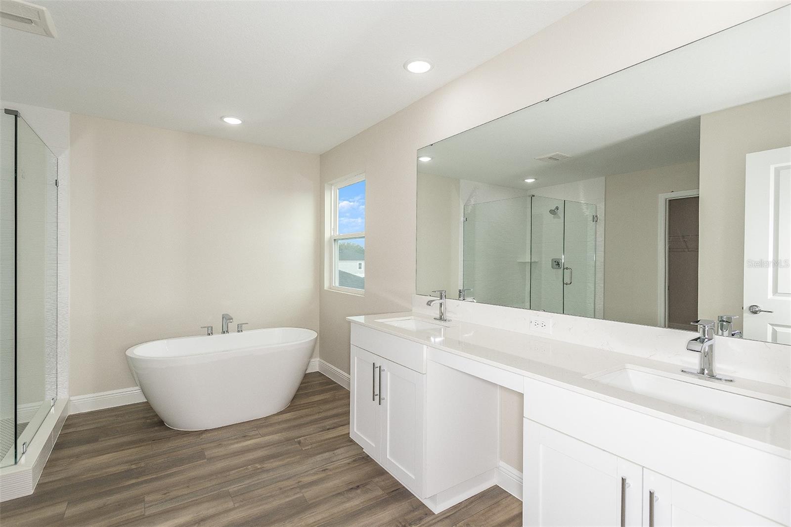 PASADENA WOODS - Residential