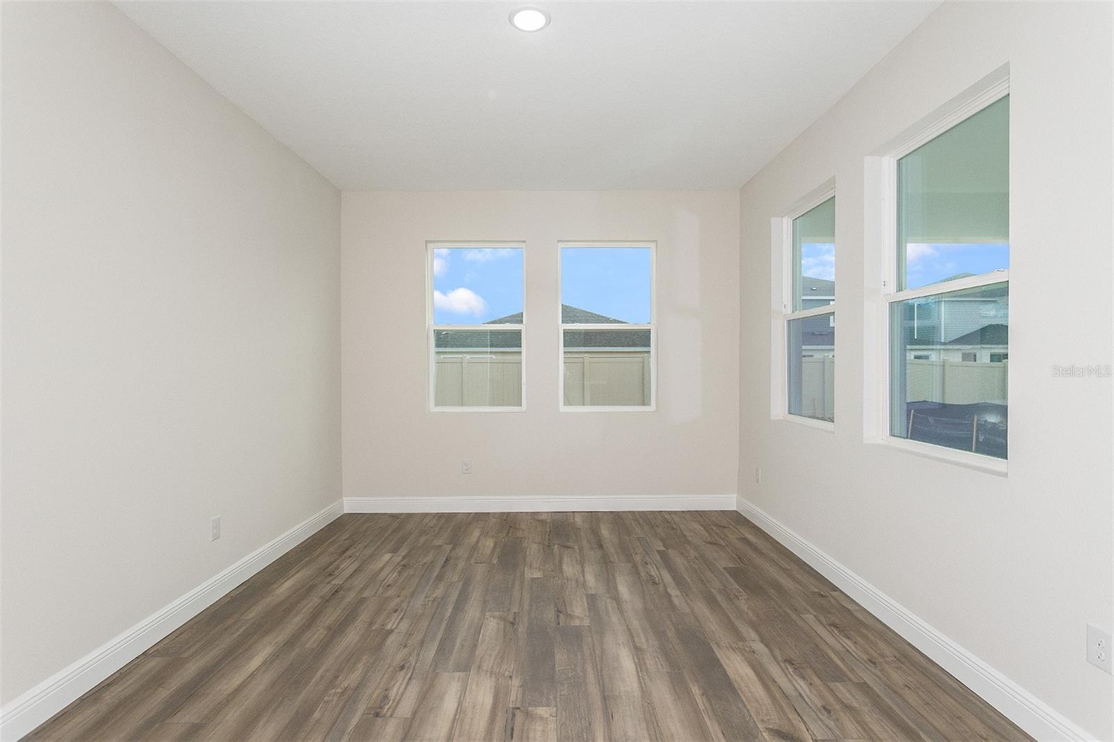 PASADENA WOODS - Residential