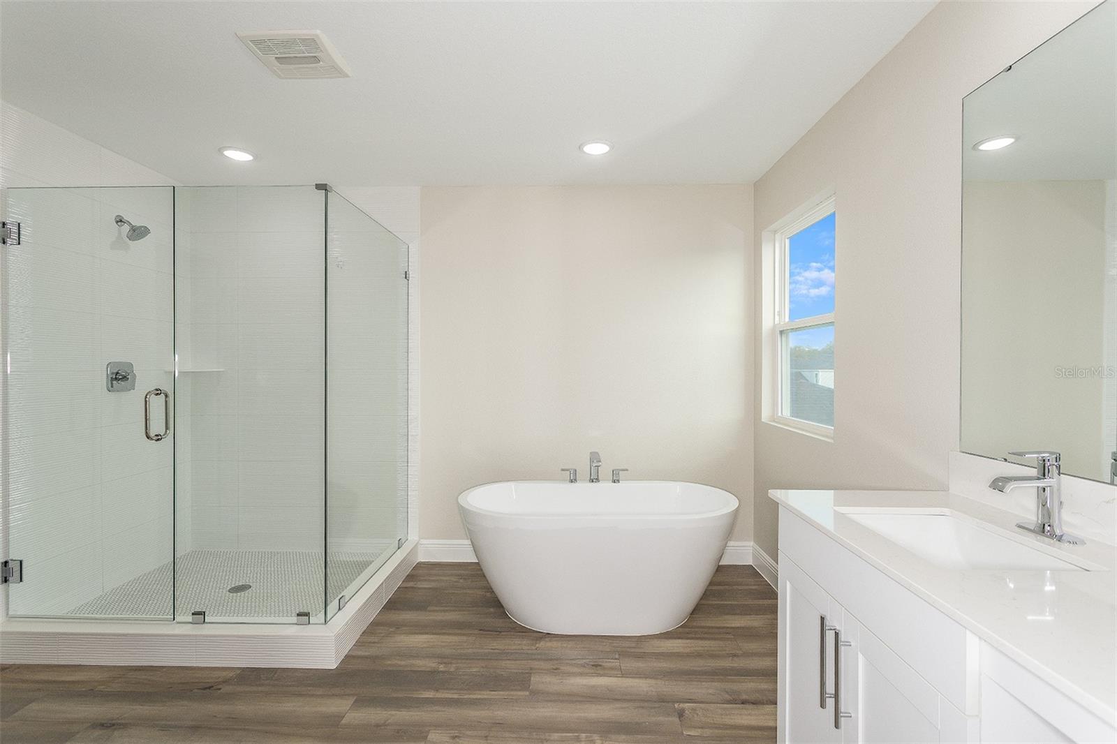 PASADENA WOODS - Residential