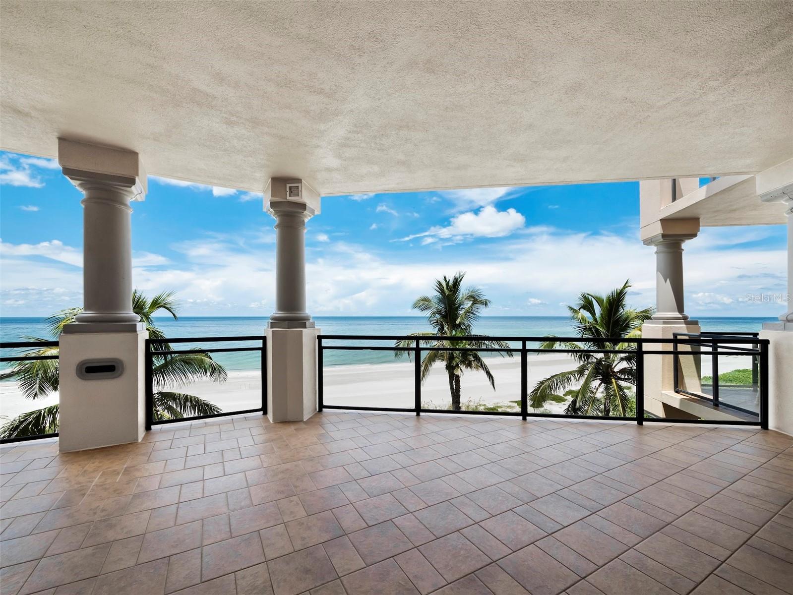 VIZCAYA AT LONGBOAT KEY PH 01 - Residential